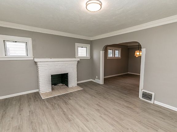 4th image of 20100 Gardenview Dr