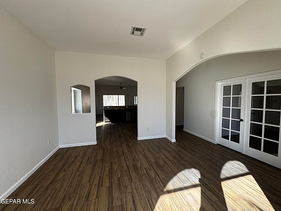 4th image of 3163 Sarina Cir