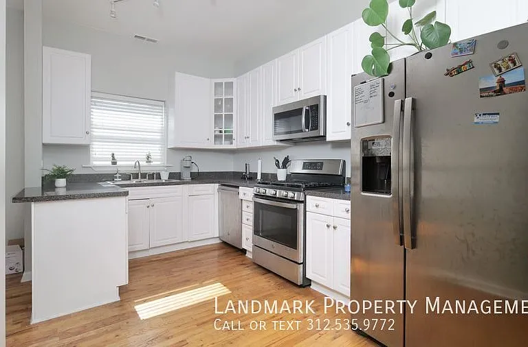 4537 S King Dr #3 — Photo 3