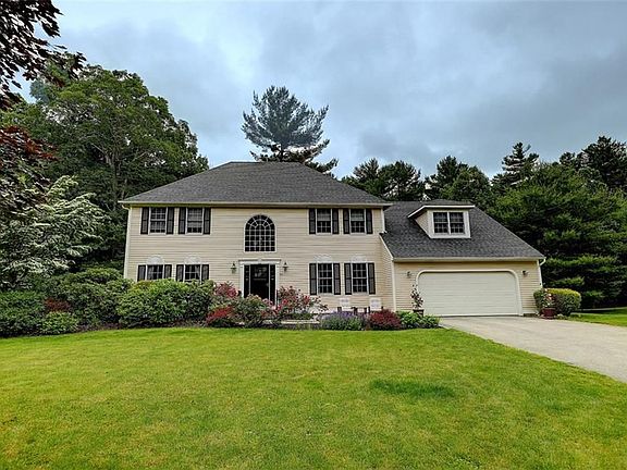 3rd image of 90 River Farm Dr