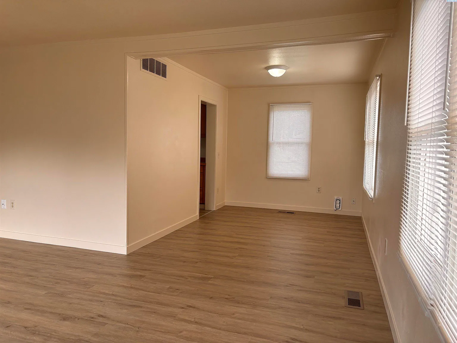3 bed, 1.0 bath, 1500 sqft, $1,450 — Photo 3
