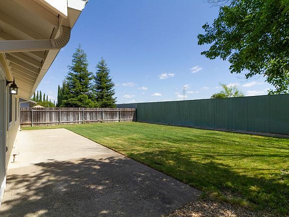 3rd image of 3965 Biglow Dr