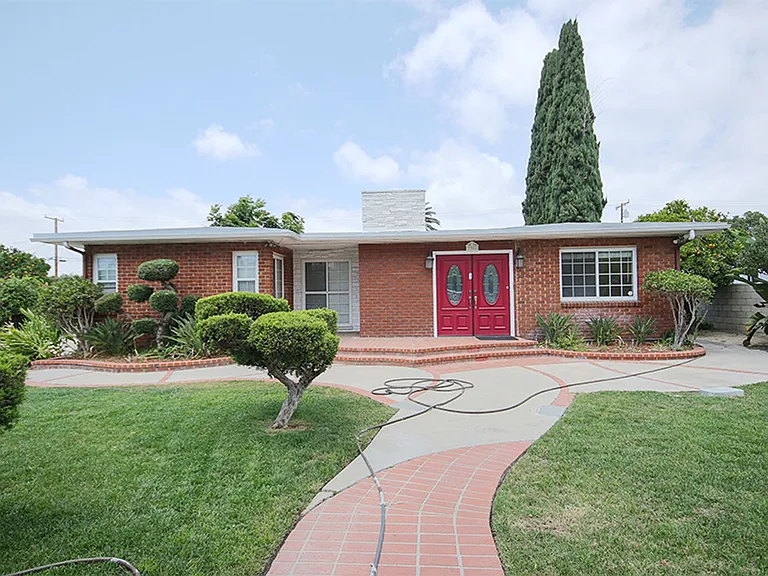 9381 Nichols Dr — Photo 1