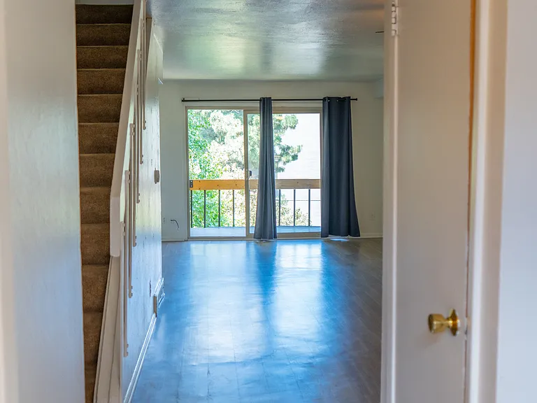 Varsity Townhouses - Student Housing — Photo 4