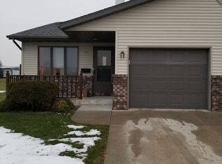 123 S 6th St #B, Oostburg, WI 53070