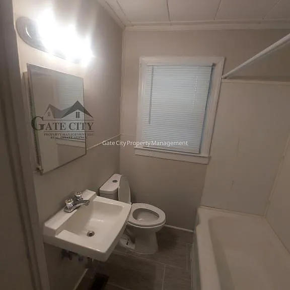 914 Randolph St — Photo 13