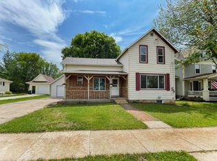 41 E Loos St, Hartford, WI 53027