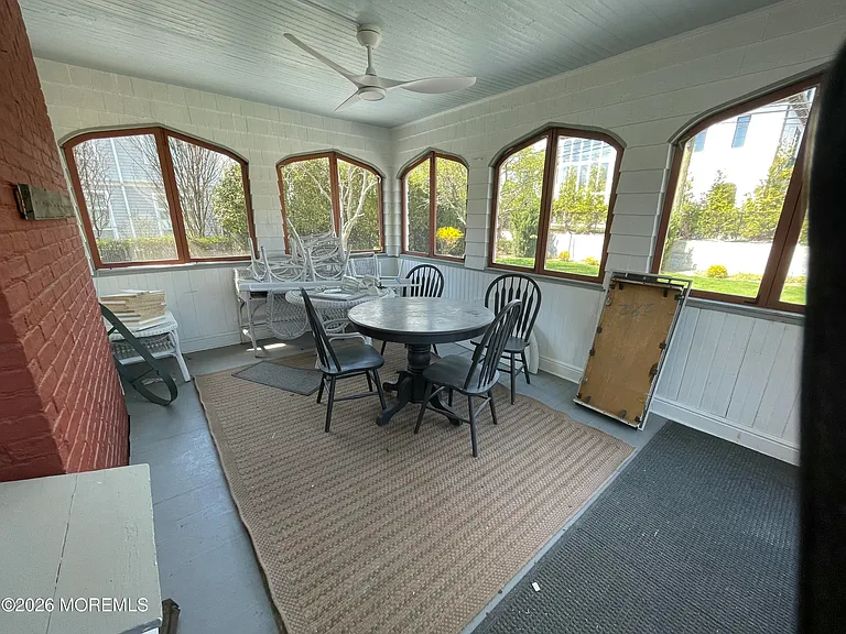 211 Cedar Ave — Photo 17