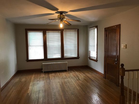 3rd image of 1942 N Oakley Ave #1