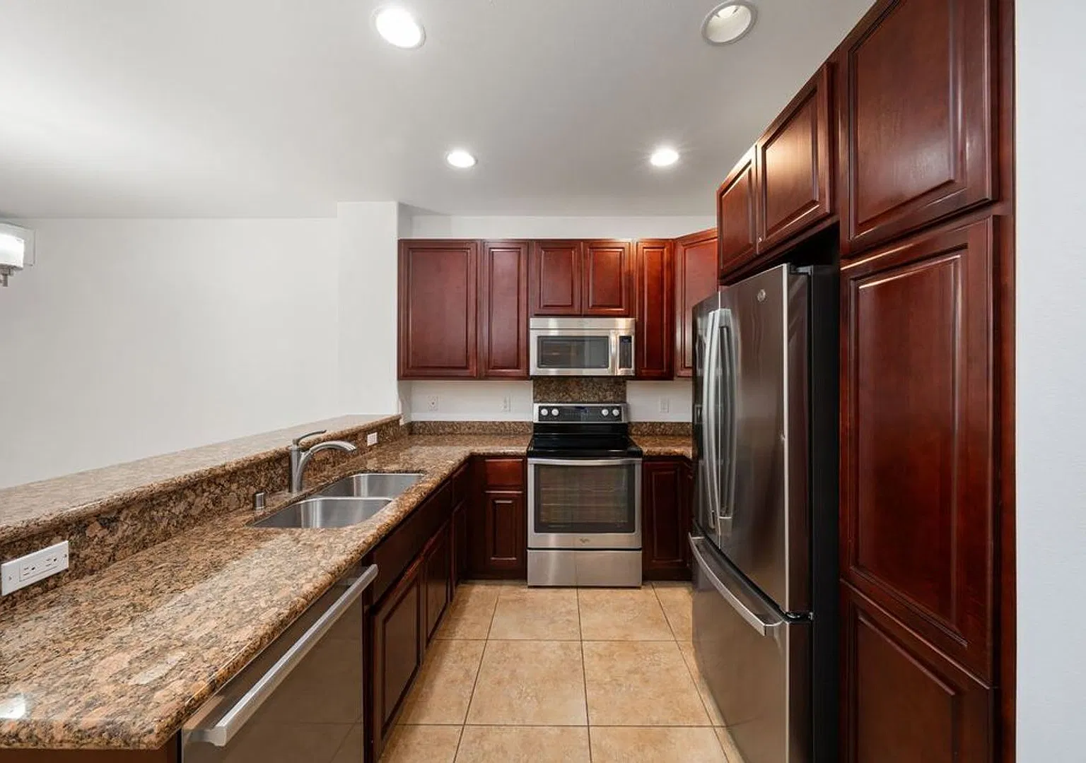 Beautiful Unfurnished 2-Bedroom in Kai Ani Village South Kihei — Photo 2