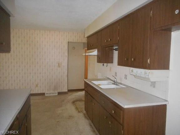 5th image of 3413 Coventry Dr