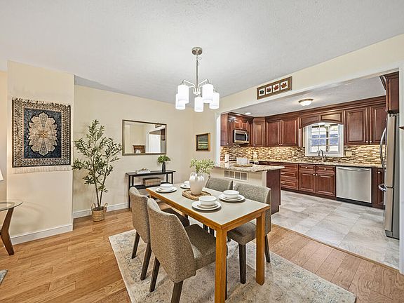 4th image of 265 Constitution Dr