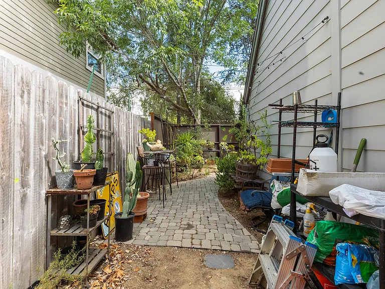 411 E Foothill Blvd #3 — Photo 18