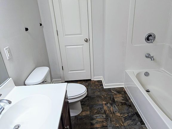 Ensuite Primary Bath