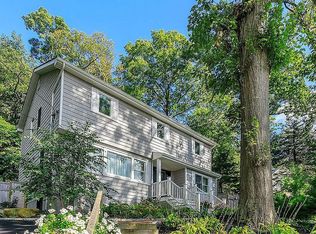 25 Meadowlawn St, Huntington, NY 11743