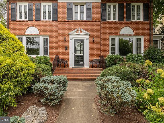 3rd image of 634 Tennyson Ave