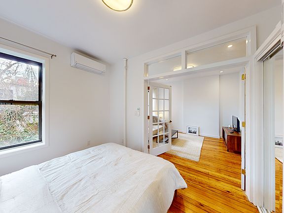 5th image of 31 Bethune St APT 5R