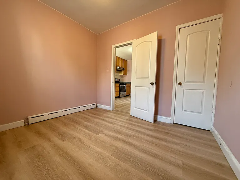 212 E Sheldon St — Photo 16