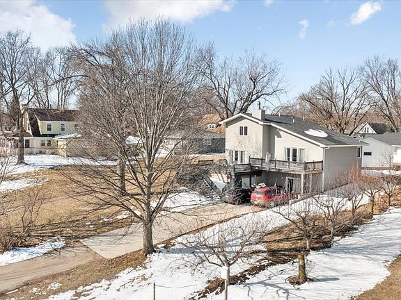 3rd image of 807 Walker St