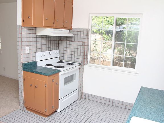 5th image of 2878 Prouty Ln