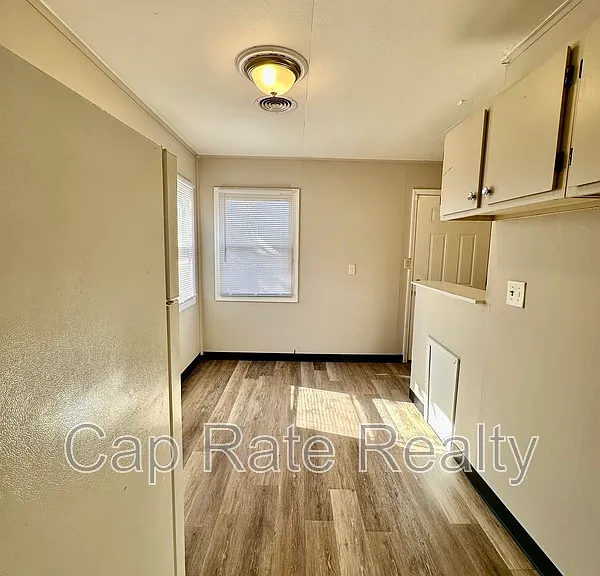 2163 Grasmere Ave — Photo 3