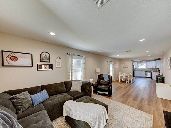 3rd image of 414 E Adoue St