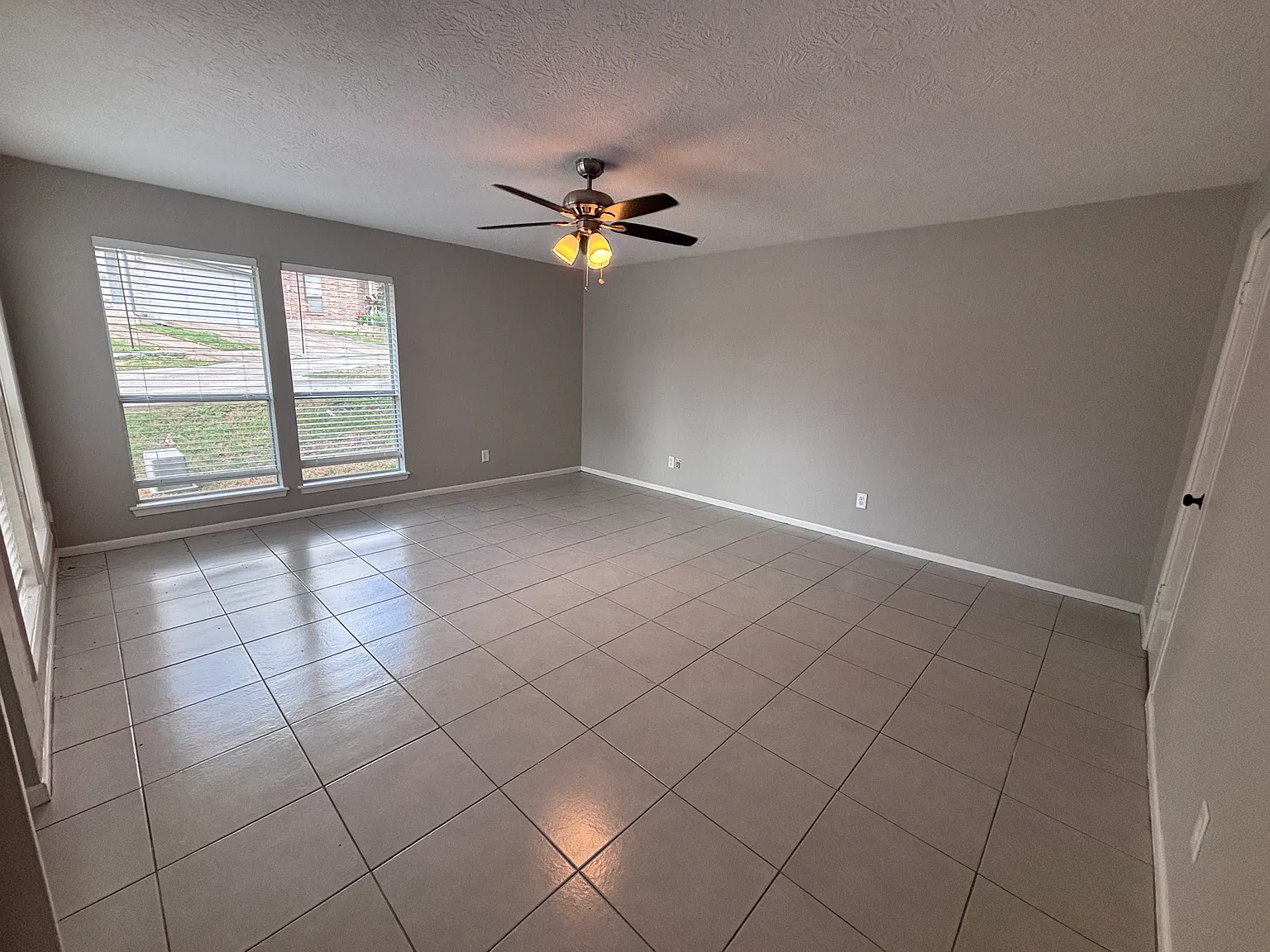 3 bed, 2095 sqft, $2,150 — Photo 3