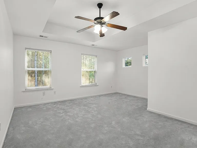 702 Barberry Dr — Photo 17