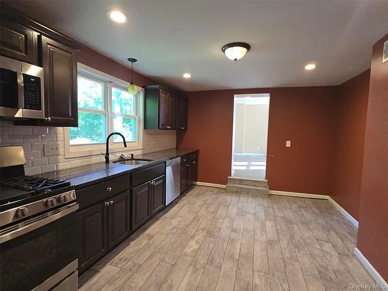 34 Red Barn Rd — Photo 2