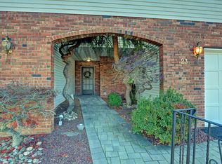 23 Suffolk Way, Marlboro, NJ