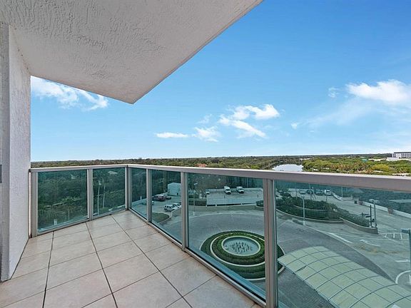 3rd image of 2641 N Flamingo Road