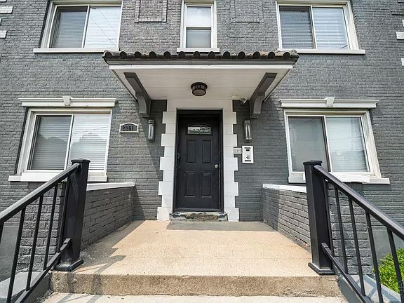 3rd image of 2201 Reading Rd Unit 1