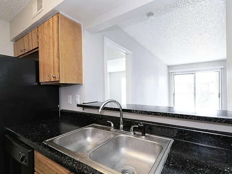City Summit Apartments — Photo 90