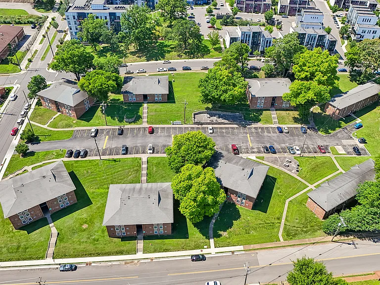 Roberts Park Apartments — Photo 44
