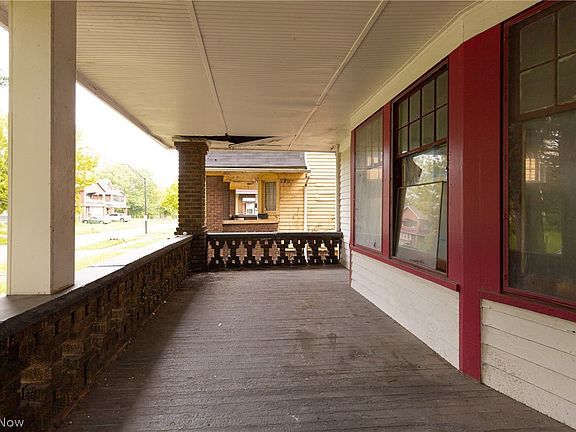 3rd image of 1069 Carlyon Rd