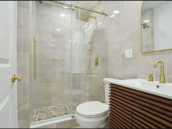 3rd image of 13 W 13th St Floor 2