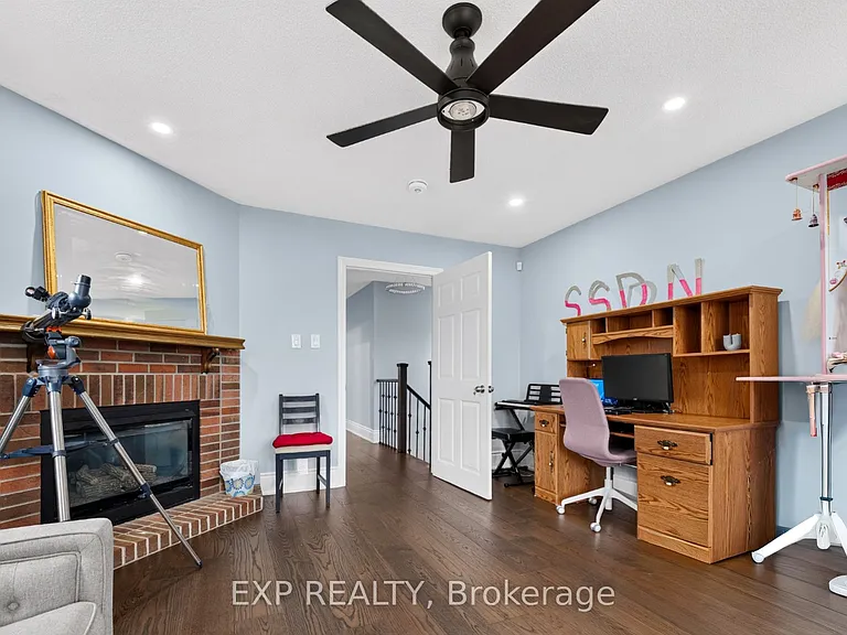 5896 Chorley Pl #UPPER — Photo 27