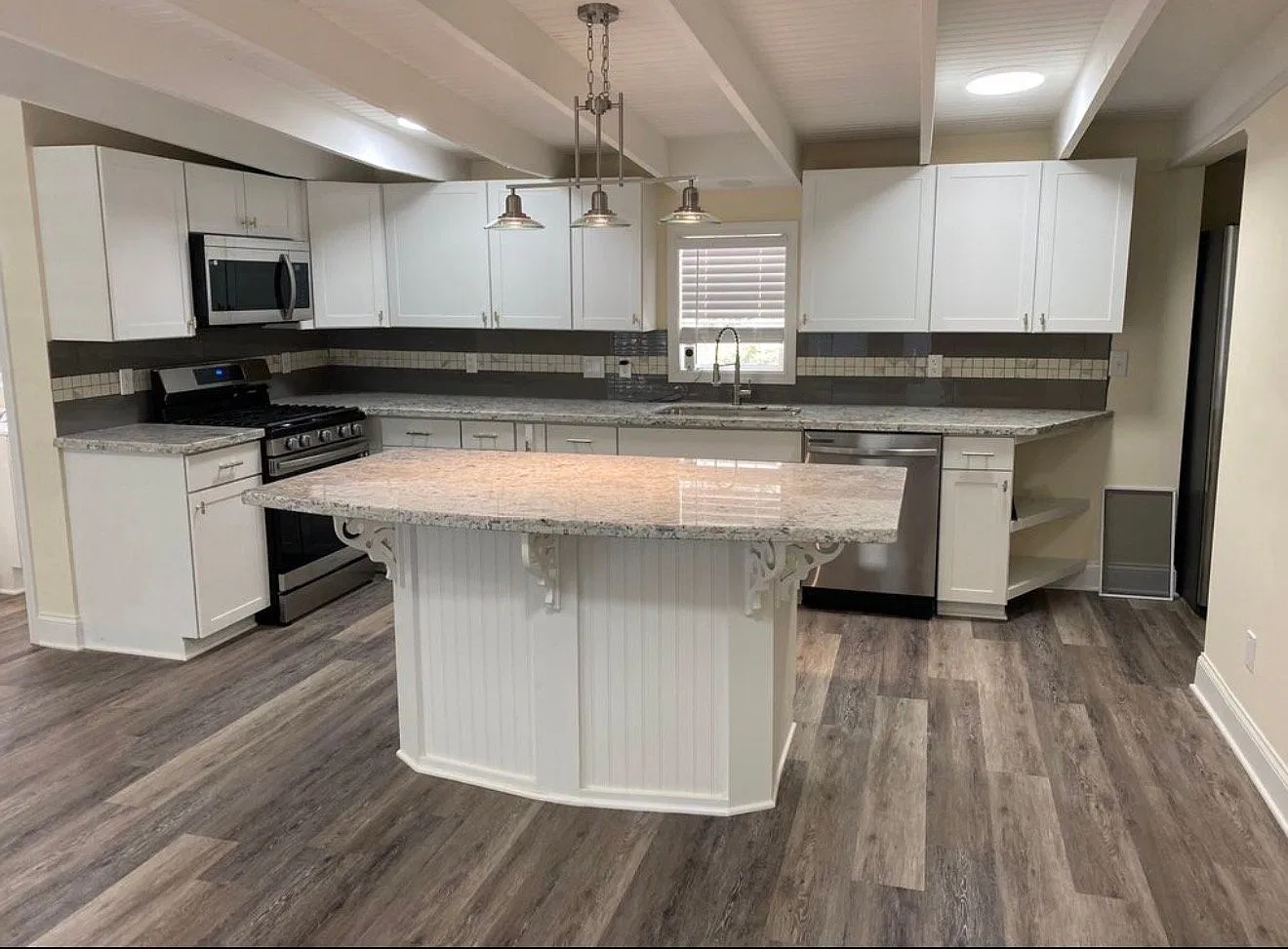 Cleary Hieghts Home Remodeled With Updated Amenities And Upstairs Balcony With View Of The Lake. — Photo 3