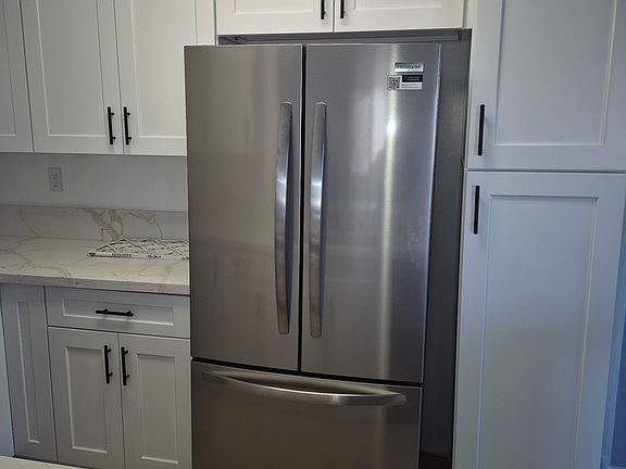 2nd image of 14831 Sherman Way Unit 2