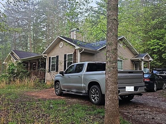 3rd image of 231 Fall Ln