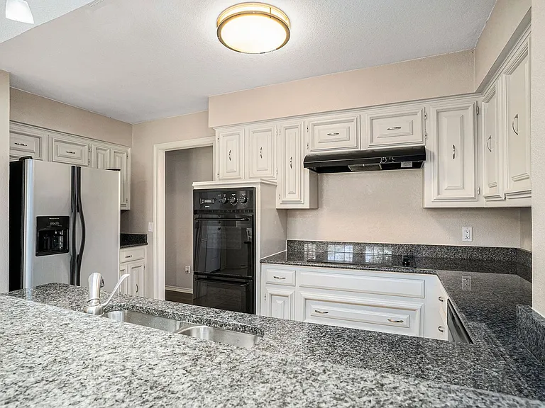 802 Pebblebrook Dr — Photo 13
