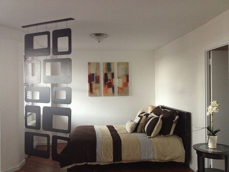 2nd image of 10420 Queens Blvd