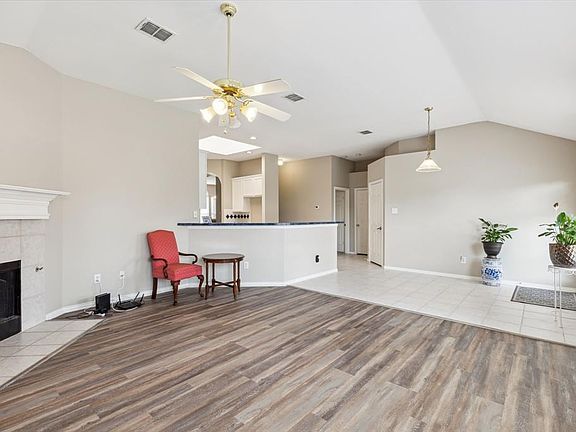 3rd image of 1408 Suzanne Dr