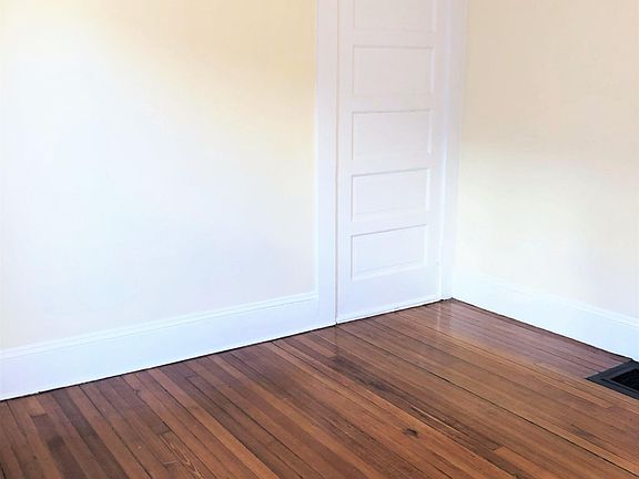 4th image of 32 Silver St #1C