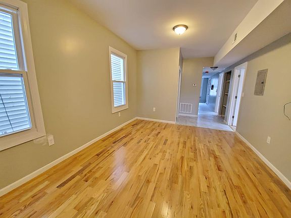 5th image of 523 S 21st St APT 2