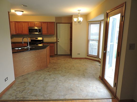 3rd image of 411 Pinecreek Dr