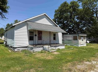 315-311 W Division St, Oakland City, IN 47660