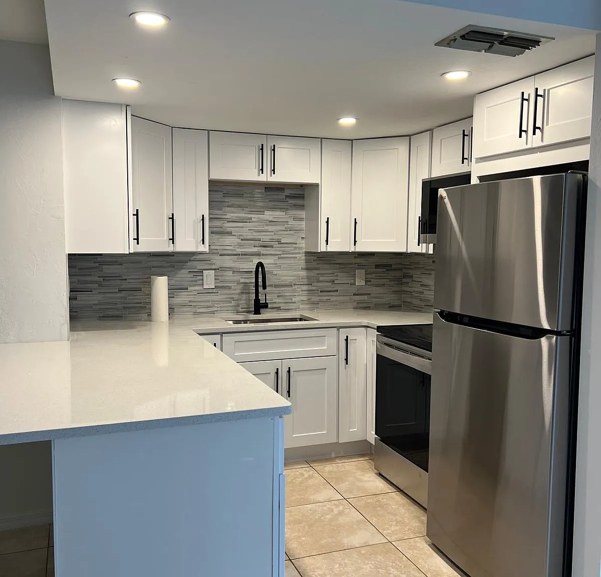 2 bed, 950 sqft, $1,700 — Photo 1