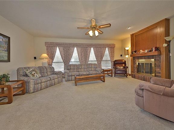 2nd image of 1712 Chaparral Ln
