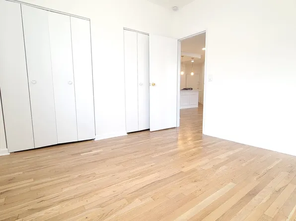 43 Van Wagenen Avenue image 8 of 14